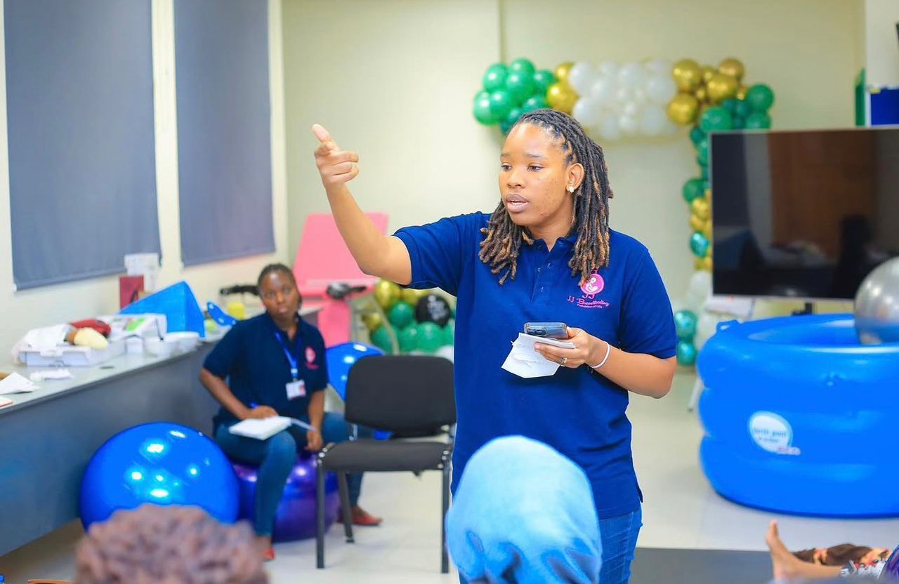 lactation consultant Idda Katigula from JJ Breastfeeding supporting Tanzanian mothers